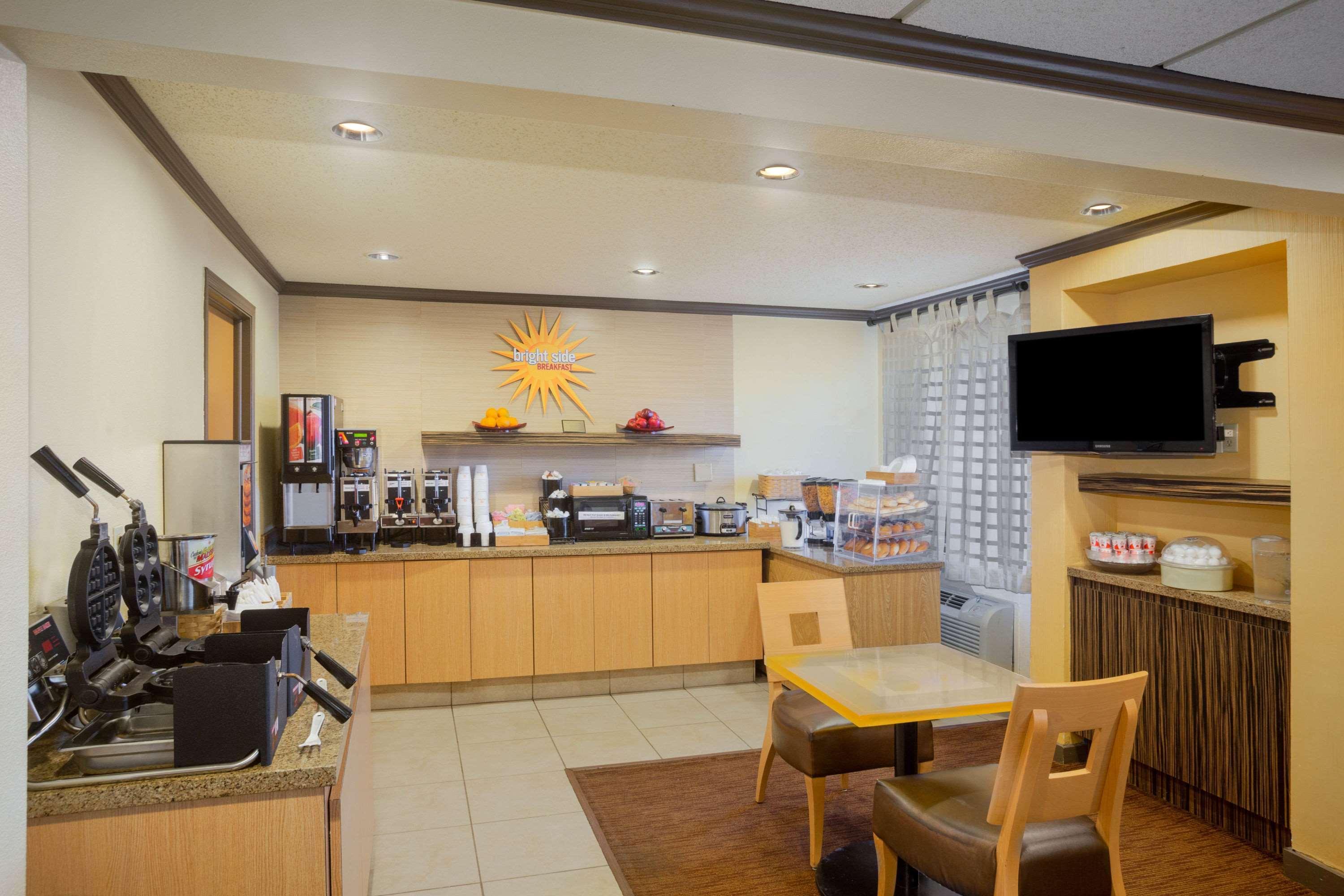 La Quinta By Wyndham Springdale Hotel Exterior photo