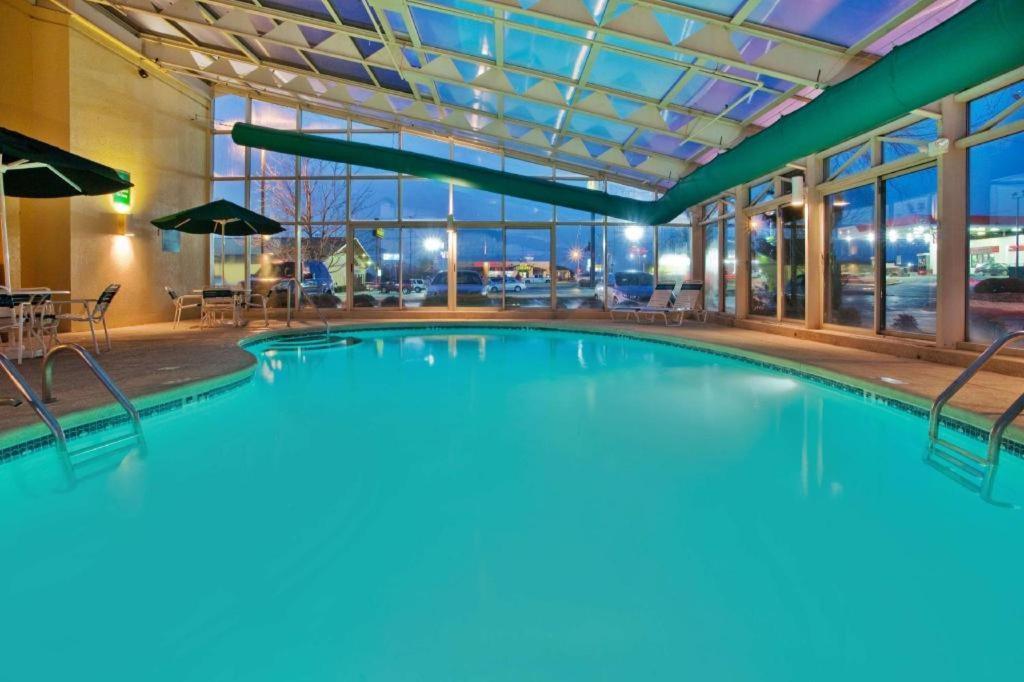 La Quinta By Wyndham Springdale Hotel Exterior photo