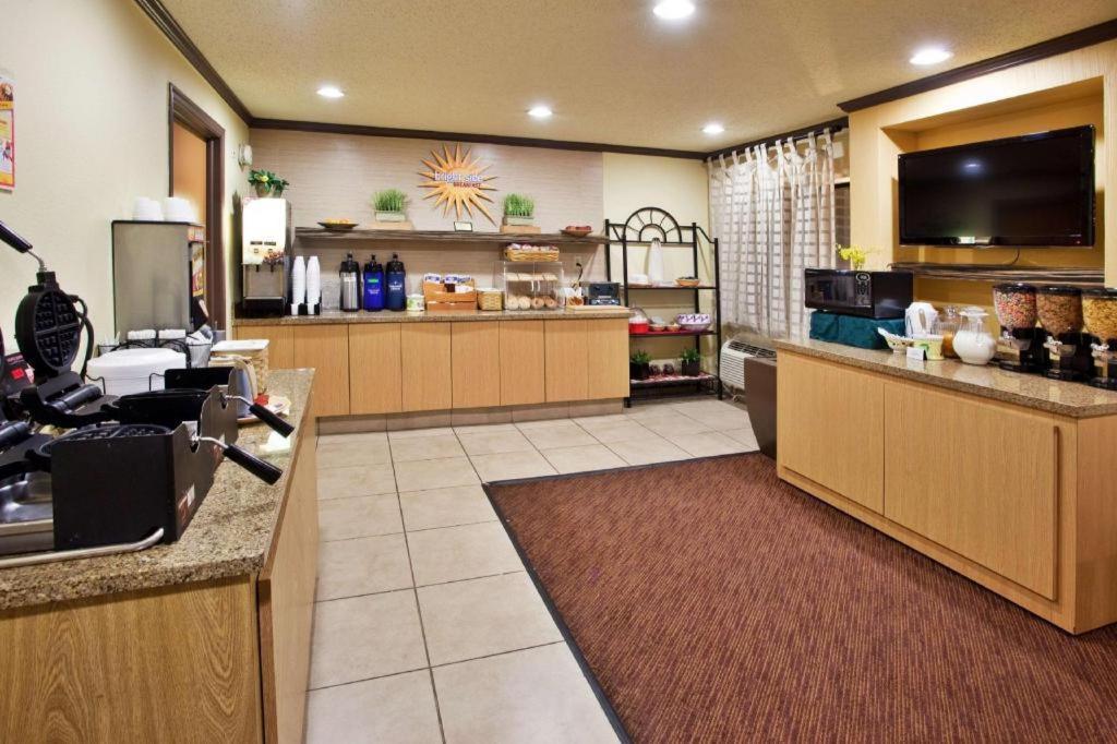 La Quinta By Wyndham Springdale Hotel Exterior photo