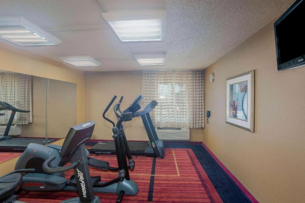 La Quinta By Wyndham Springdale Hotel Exterior photo